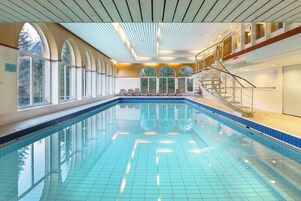 Una piscina cubierta