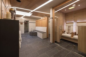 Un sauna, baño turco, tratamientos corporales, hidroterapia