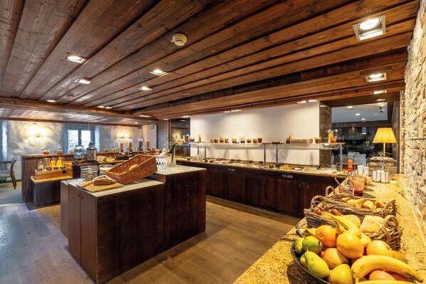 Free daily buffet breakfast