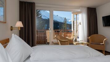 Comfort Double Room | Hypo-allergenic bedding, free minibar, in-room safe, desk