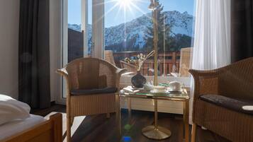 Habitación doble Confort | Ropa de cama hipoalergénica y artículos del minibar gratis