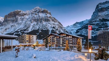 Indoor pool, pool loungers