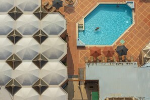 Outdoor pool, open 8:00 AM to 7:30 PM, pool umbrellas, sun loungers - Ramses Hilton (Cairo)