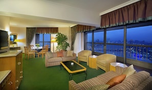 Panoramic Suite | Egyptian cotton sheets, premium bedding, down duvets, pillow-top beds