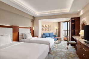 1 bedroom, Egyptian cotton sheets, premium bedding, down comforters