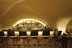 2 bars/lounges, poolside bar