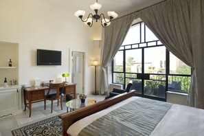ห้องดีลักซ์ดับเบิล (Pasha) | เครื่องนอนระดับพรีเมียม, มินิบาร์, ตู้นิรภัยในห้องพัก