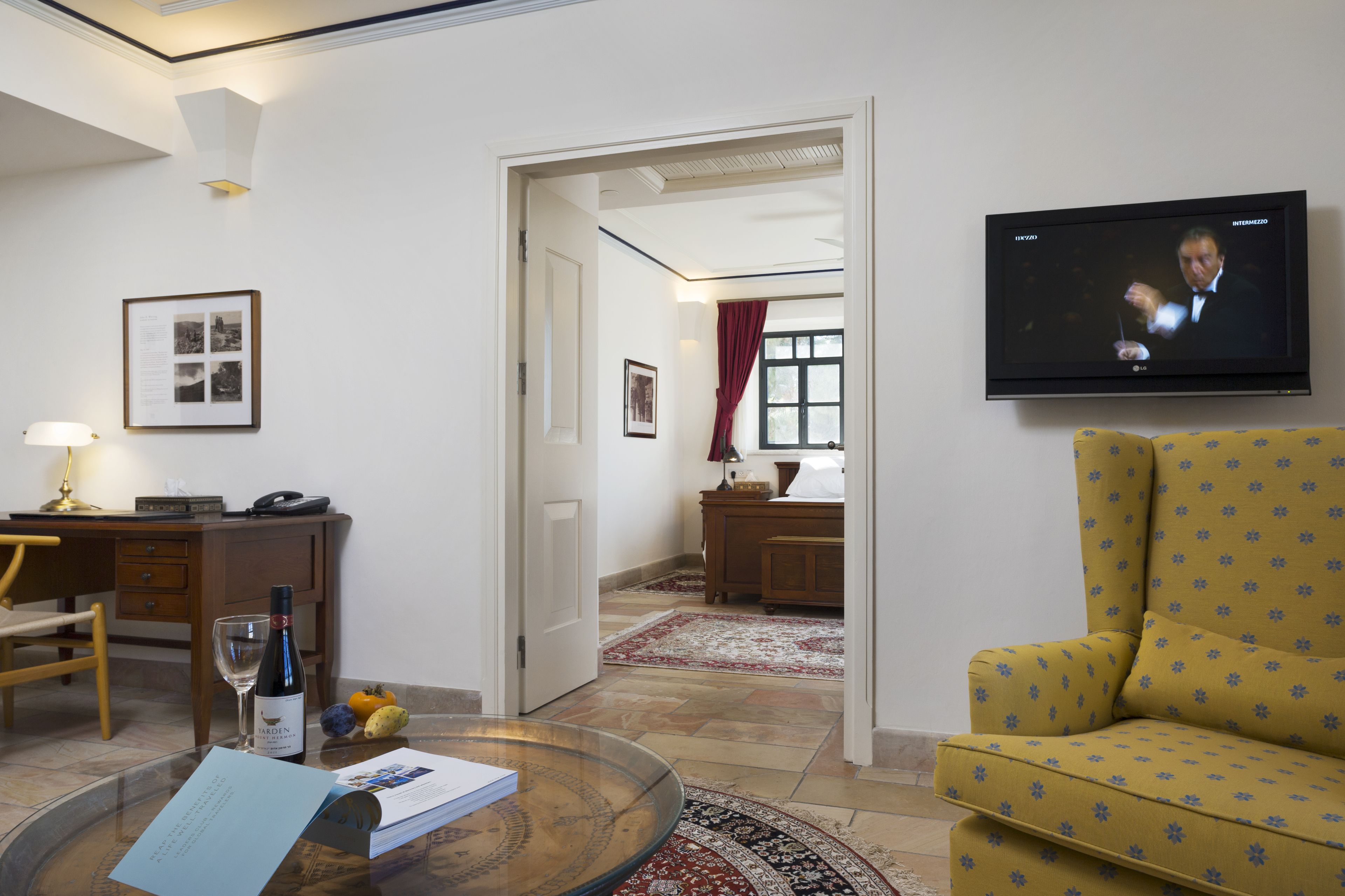 suite | 1 bedroom, premium bedding, minibar, in-room safe