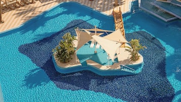 2 piscines extérieures, chaises longues
