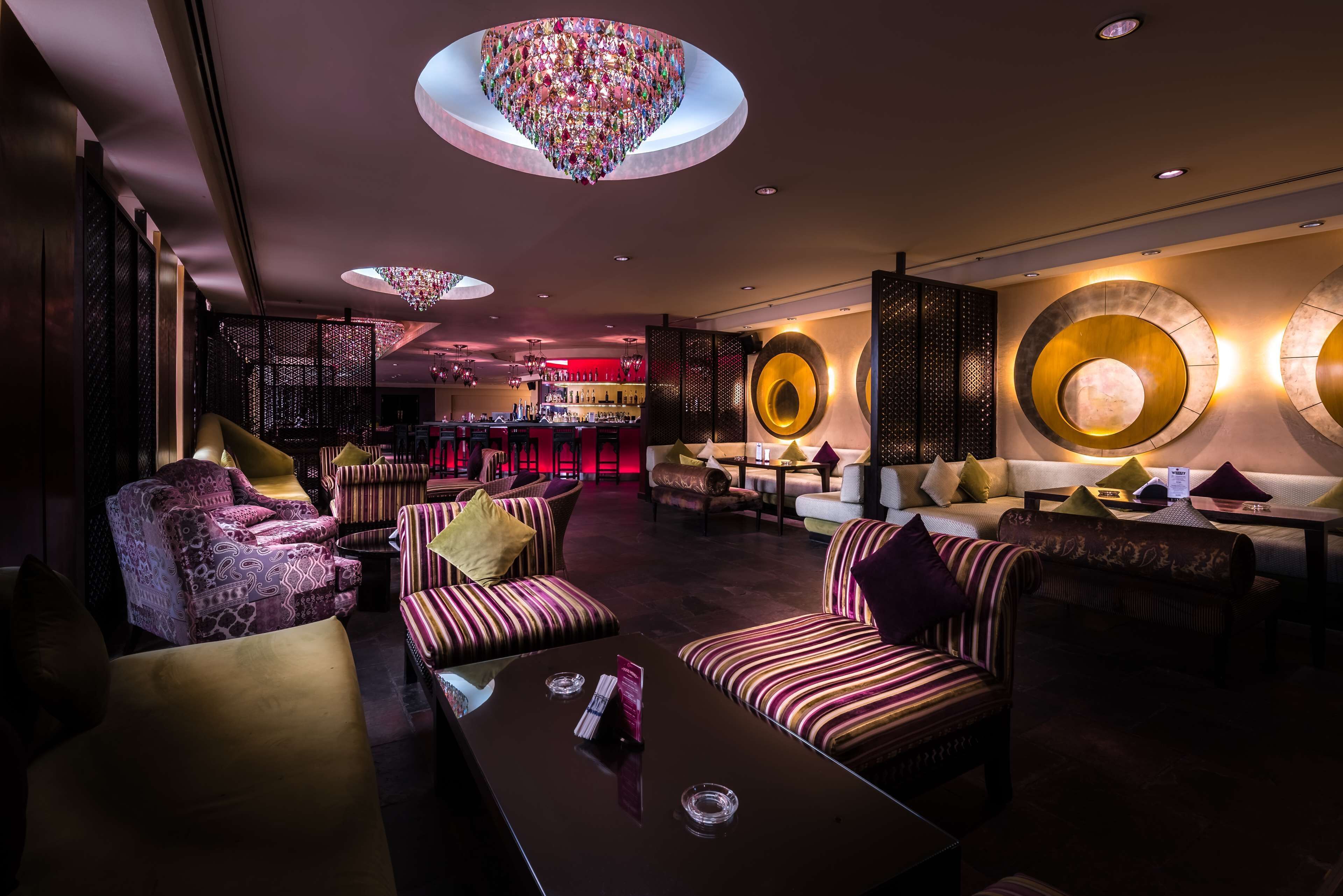 5 bars/lounges, sports bar