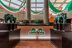 9 restaurants, breakfast served