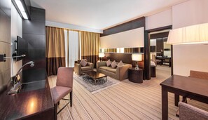 Apartment, 1 Bedroom | Egyptian cotton sheets, premium bedding, down comforters, pillowtop beds