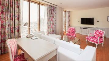 1 bedroom, Egyptian cotton sheets, premium bedding, down duvets