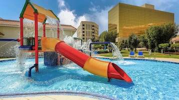 Outdoor pool, pool umbrellas, sun loungers