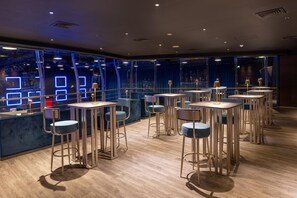 5 barer/lounger og sportsbar