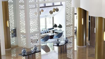 Lounge i lobbyen