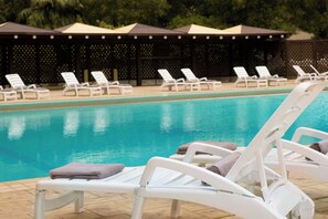 2 outdoor pools, open 7:00 AM to 7:00 PM, cabanas (surcharge)