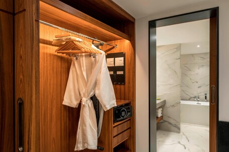 Le Meridien Dubai Hotel Conference Centre - Image 123