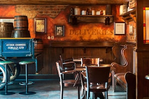 18 restaurants, breakfast, lunch, dinner served; international cuisine