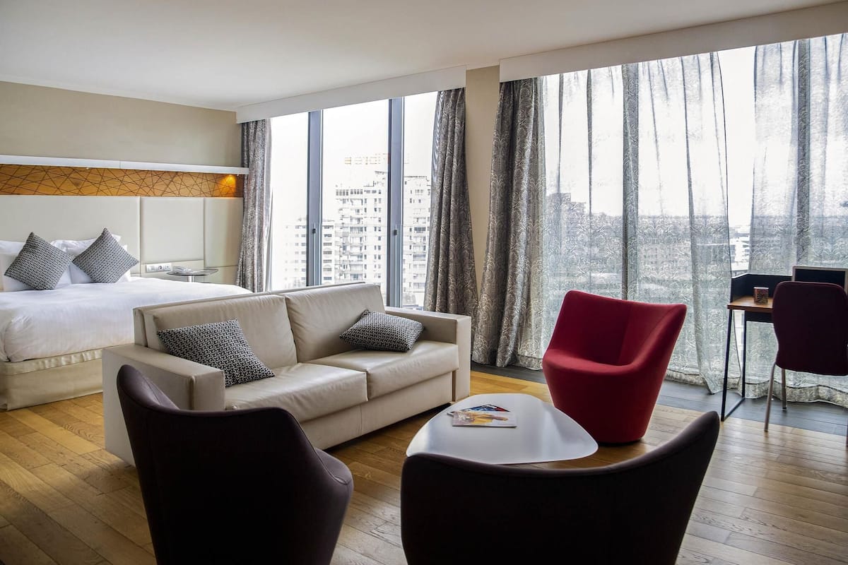 Junior Suite, 1 King Bed, City View