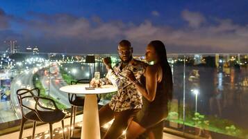 2 bar/lounge
