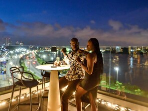 2 bars/lounges, poolside bar
