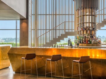 2 bars/lounges, poolside bar