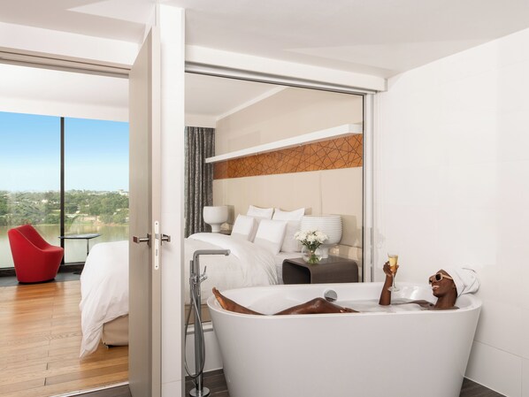 Premium bedding, minibar, in-room safe, desk - Pullman Abidjan (Abidjan)