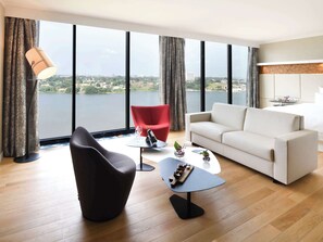 1 bedroom, premium bedding, minibar, in-room safe