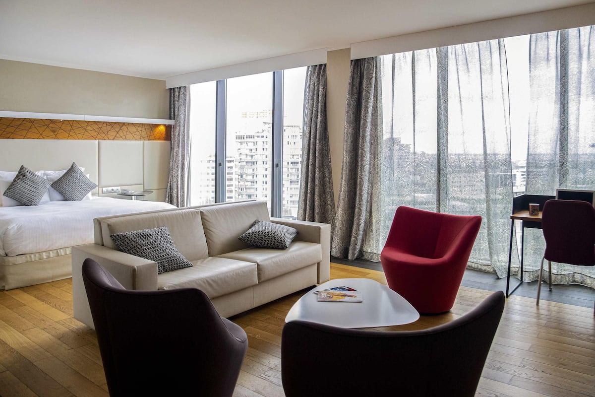 Suite Junior, 1 trÚs grand lit, vue ville | 12 chambres, literie de qualité supérieure, minibar