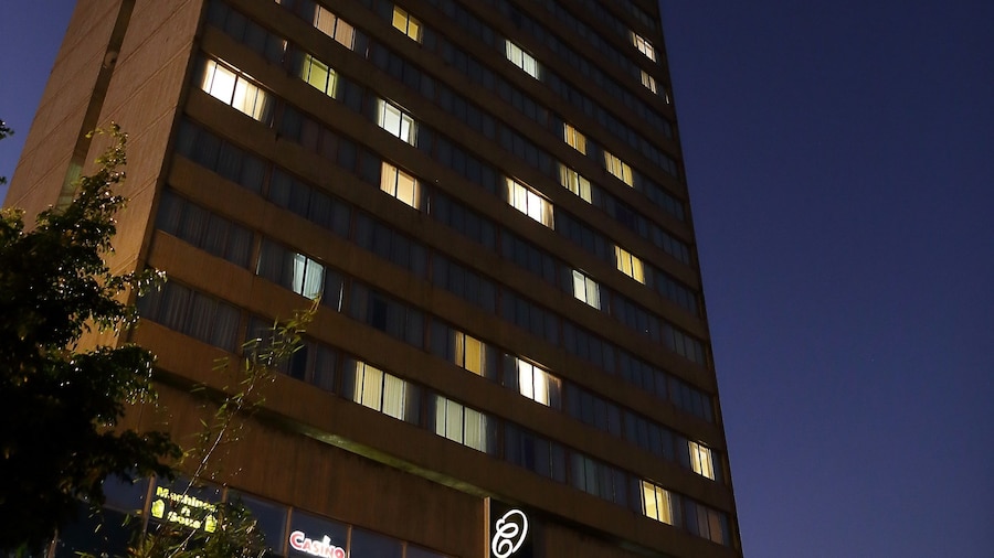 Carlton Hotel