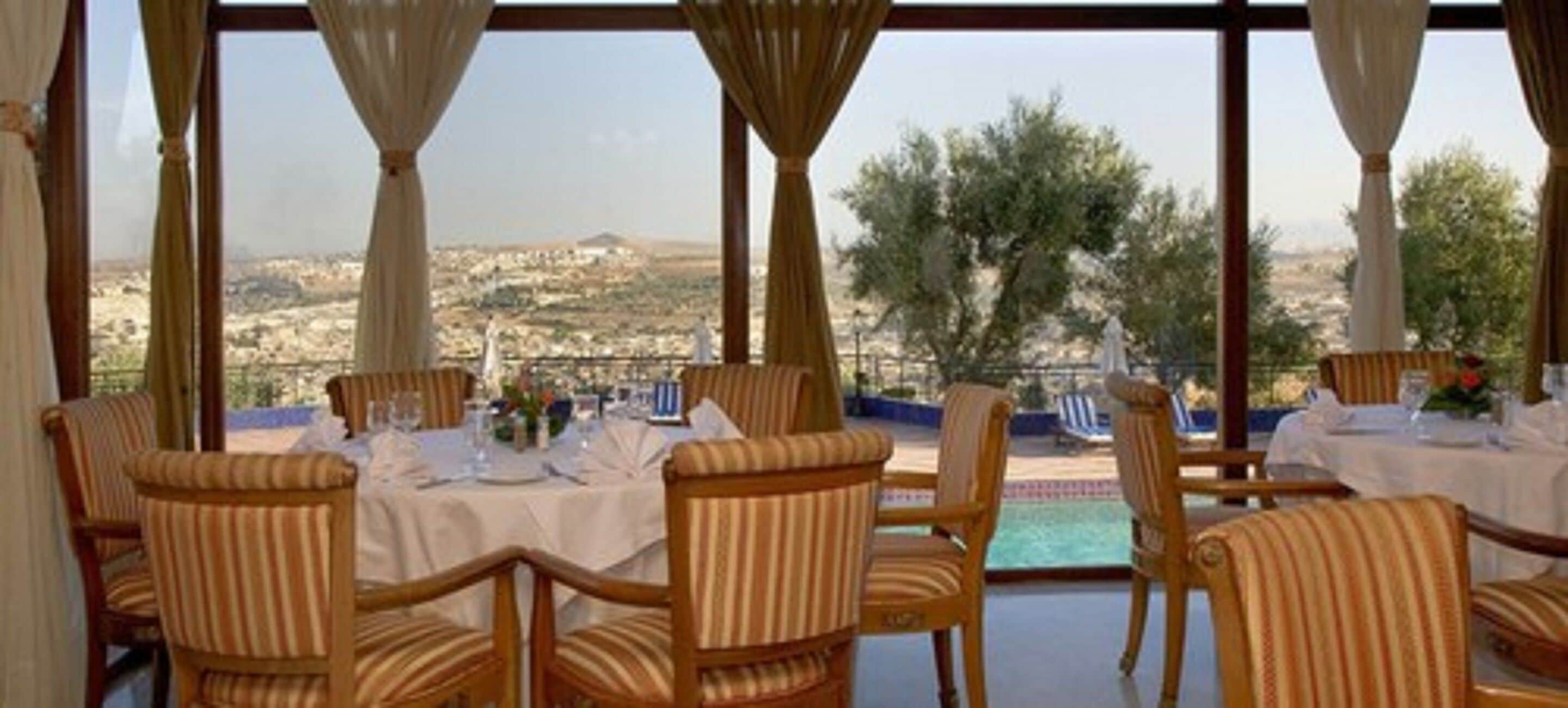 2 restoran, melayani sarapan, makan siang; sajian masakan Maroko