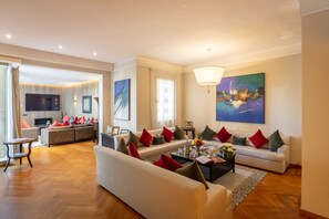 Egyptian cotton sheets, premium bedding, down comforters - Hotel La Tour Hassan Palace (Rabat)