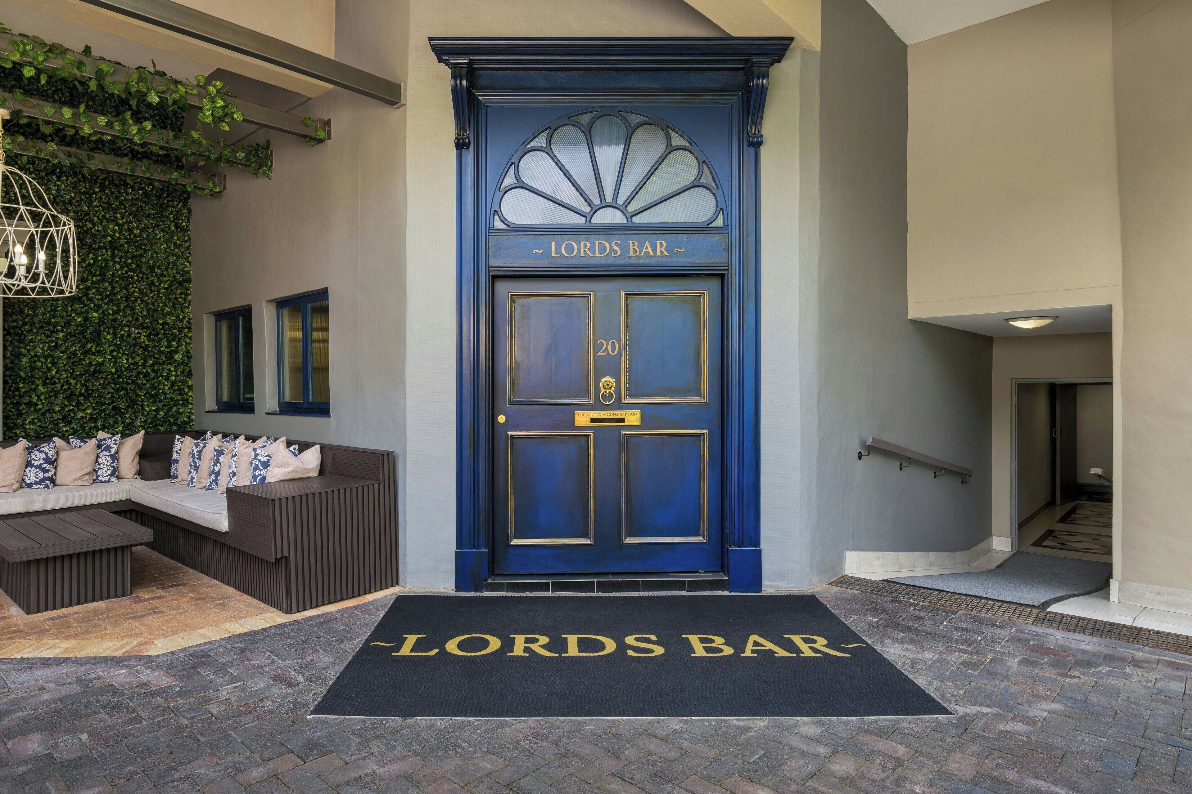 2 bars/lounges, poolside bar