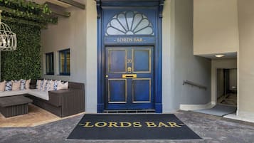 2 bars/lounges, poolside bar