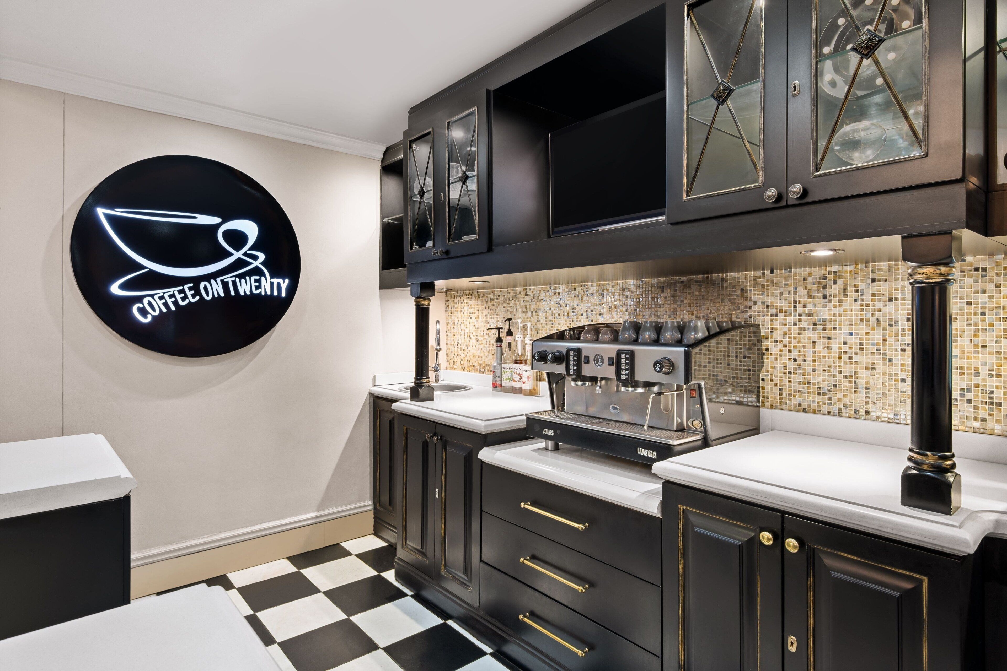 2 bars/lounges, poolside bar