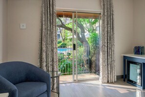 Room, 1 King Bed, Garden View (Balcony) | Balcony view - Protea Hotel by Marriott Johannesburg Balalaika Sandton (Sandton)