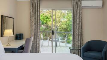 Room, 1 King Bed, Non Smoking, Garden View (Balcony) | Balcony view