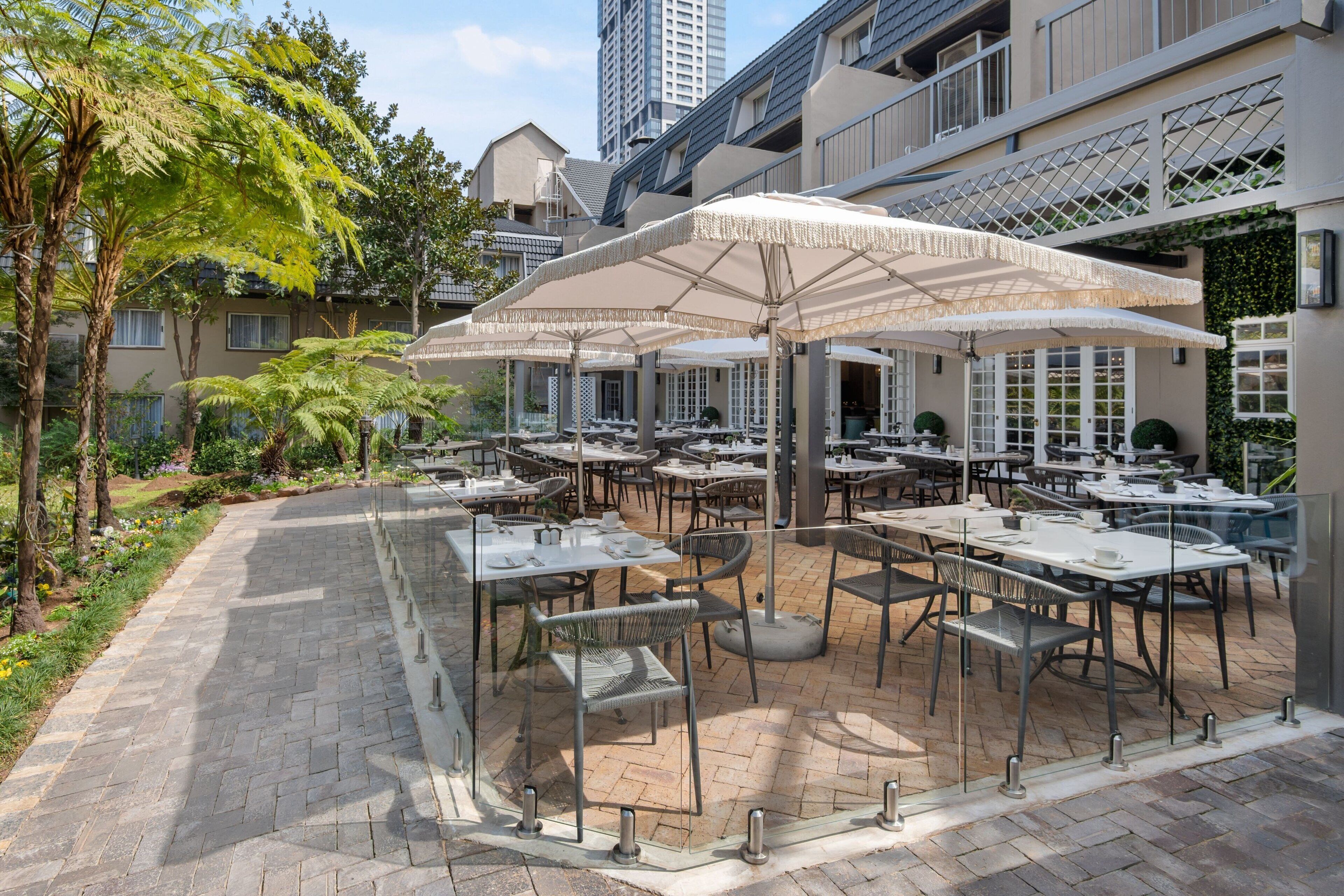 lunch, dinner and brunch served