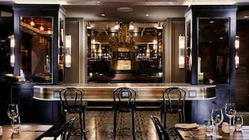 Serveert lunch, diner en brunch