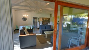 In-room safe, laptop workspace, blackout drapes - Mont Aux Sources Hotel (Jagersrust)