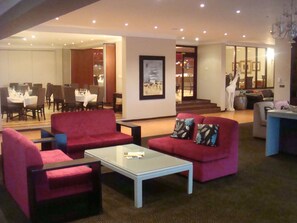 Kawasan tempat duduk lobi