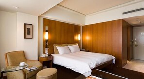 In-room safe, blackout drapes, soundproofing, iron/ironing board - Gloria Prince Hotel Taipei (Taipei)