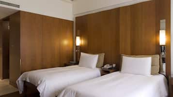 Executive Twin Room, 2 Twin Beds | In-room safe, blackout drapes, soundproofing, iron/ironing board
