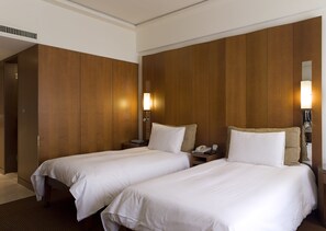 Executive Twin Room, 2 Twin Beds | In-room safe, blackout drapes, soundproofing, iron/ironing board