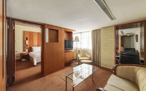 Business Room, 1 Double Bed | In-room safe, blackout drapes, soundproofing, iron/ironing board - Gloria Prince Hotel Taipei (Taipei)