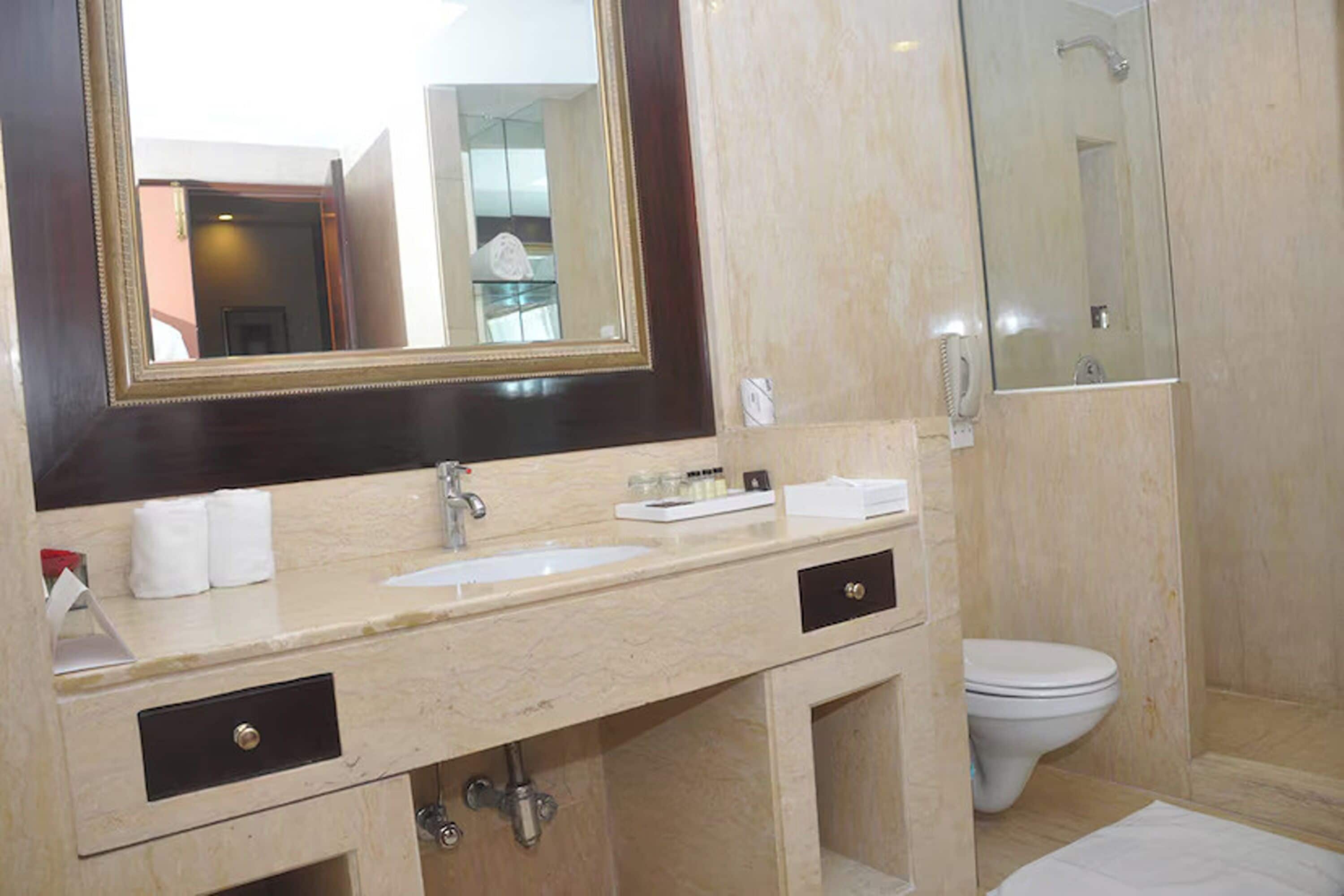 Photo - The Hans Hotel New Delhi