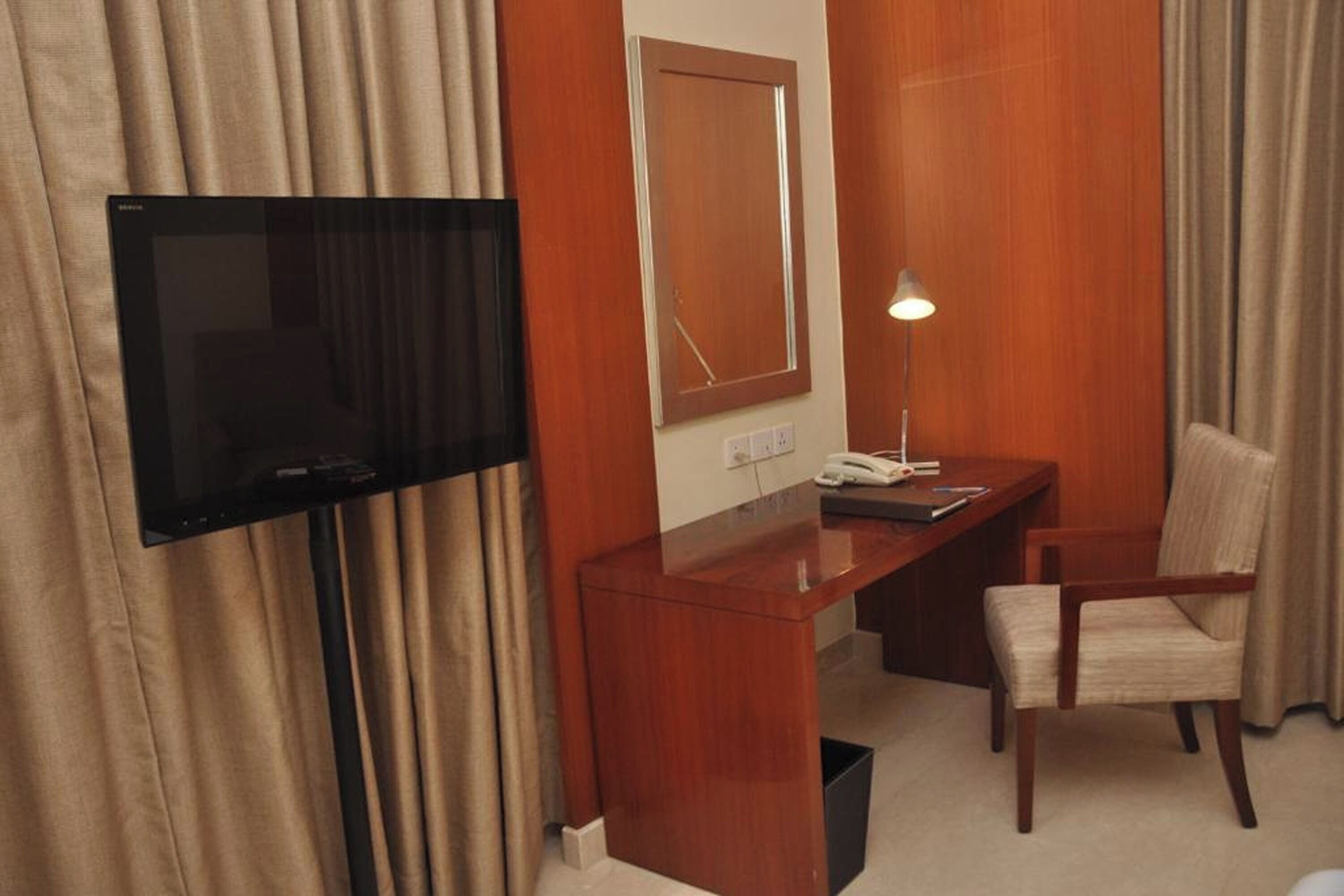 Photo - The Hans Hotel New Delhi
