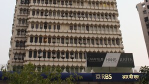 A tall building with multiple balconies and air conditioning units. - The Hans Hotel New Delhi (New Delhi)