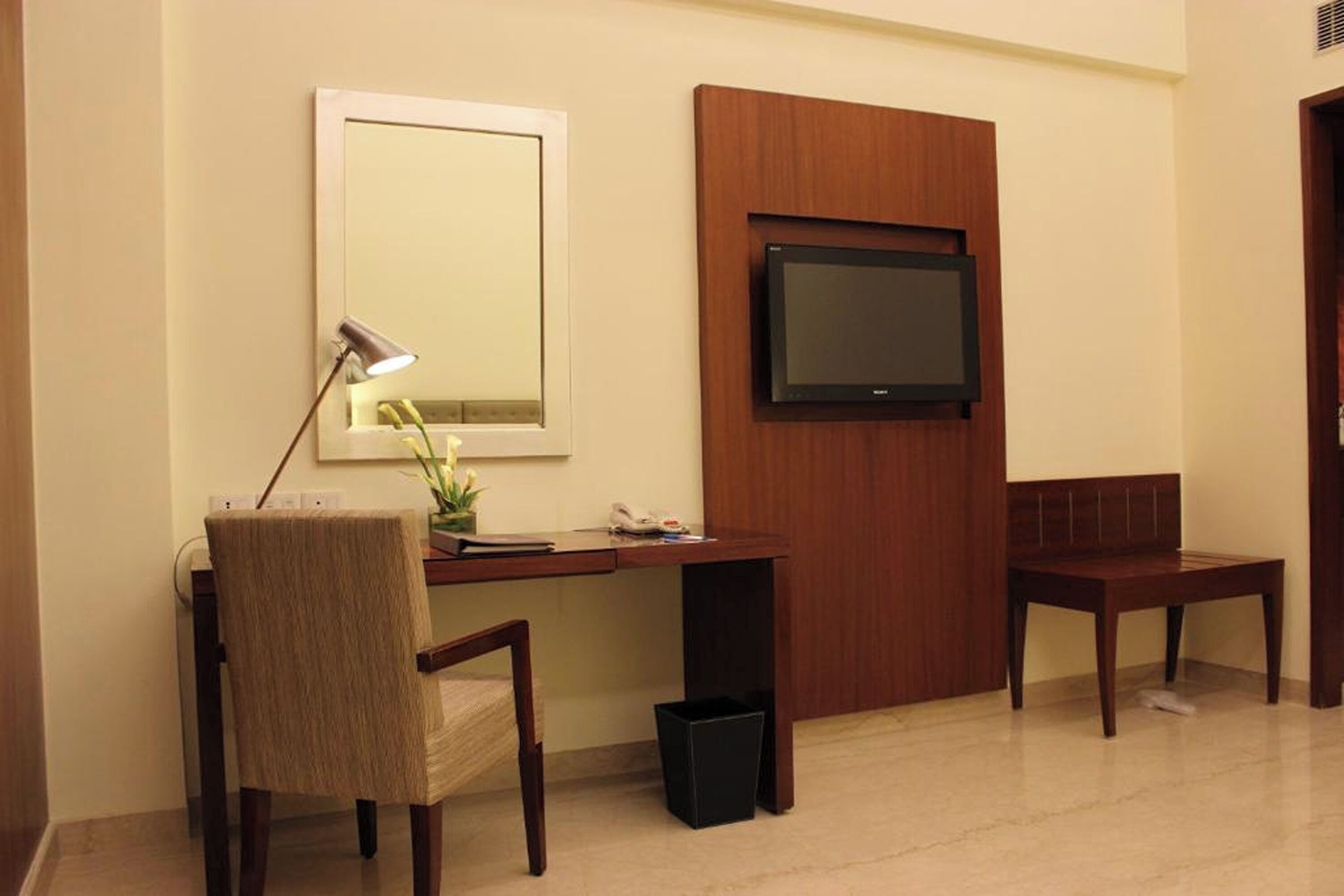 Photo - The Hans Hotel New Delhi
